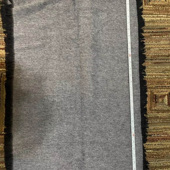 NWT Women & OTHER STORIES Fringed 100% Wool Blanket Scarf Gray Size 40”x62” - Picture 5 of 6
